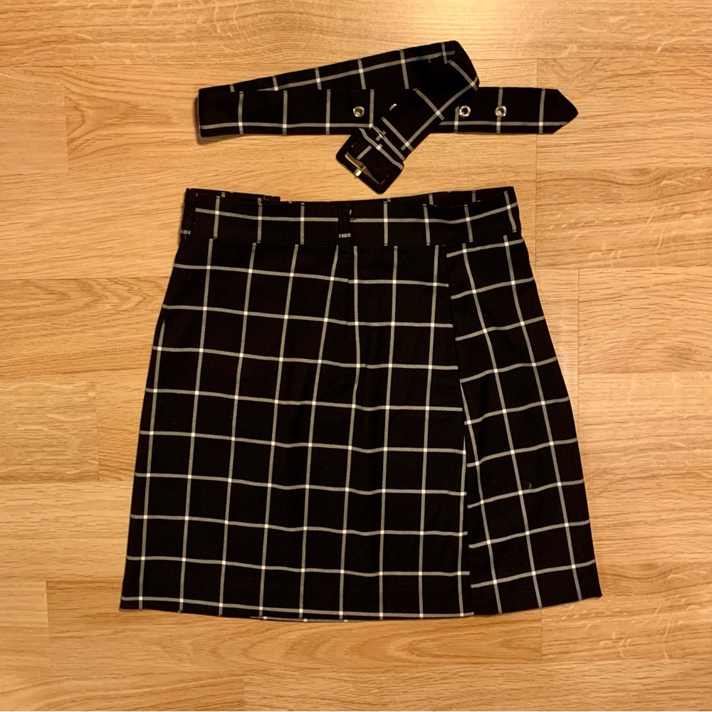 Black and white plaid grunge goth mini skirt with matching belt size XS